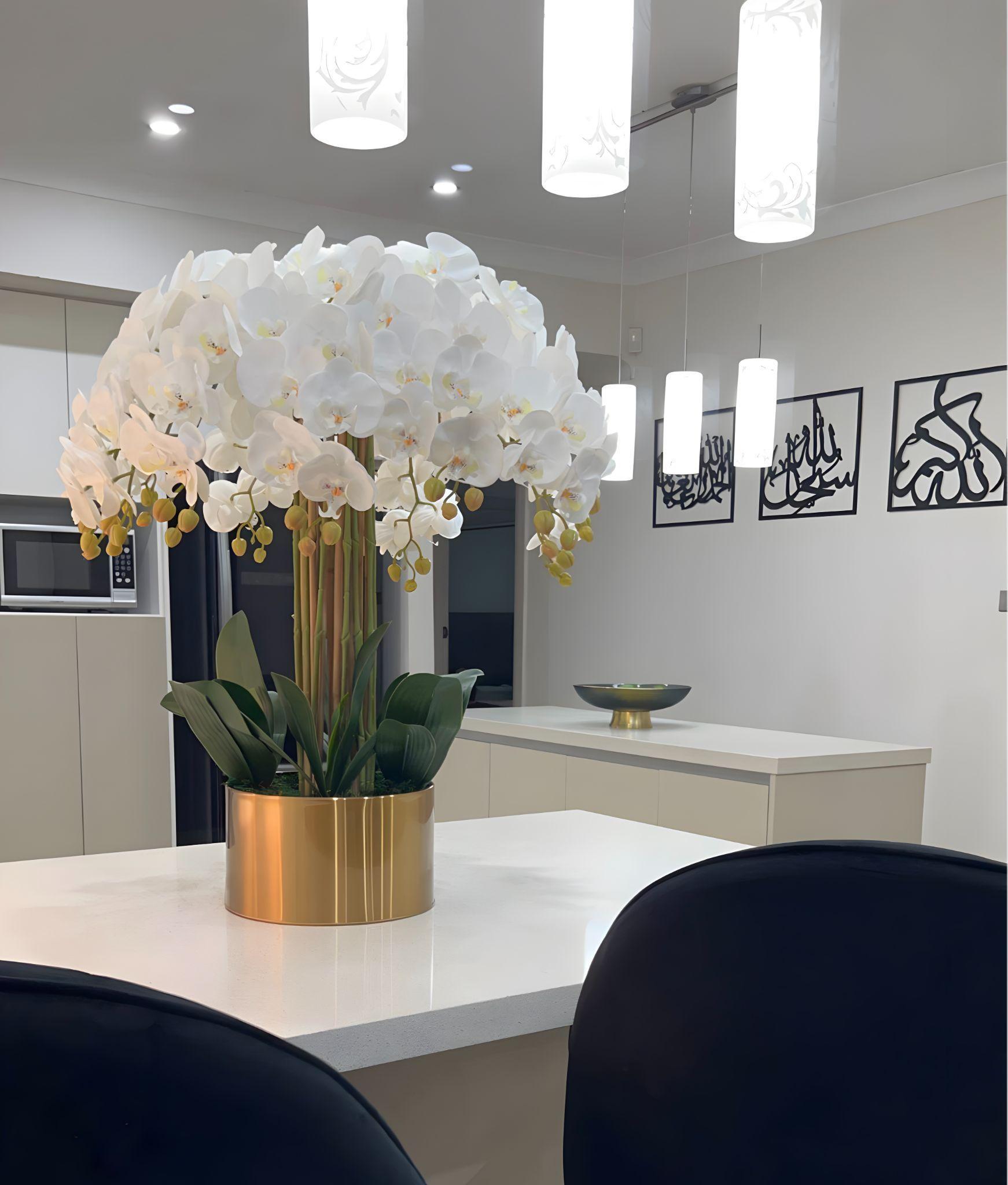 Using articficial flowers for decor