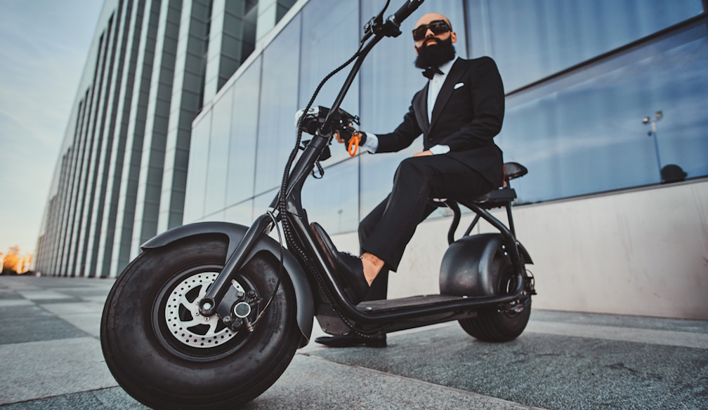 electro-scooter-while-posing-photographer