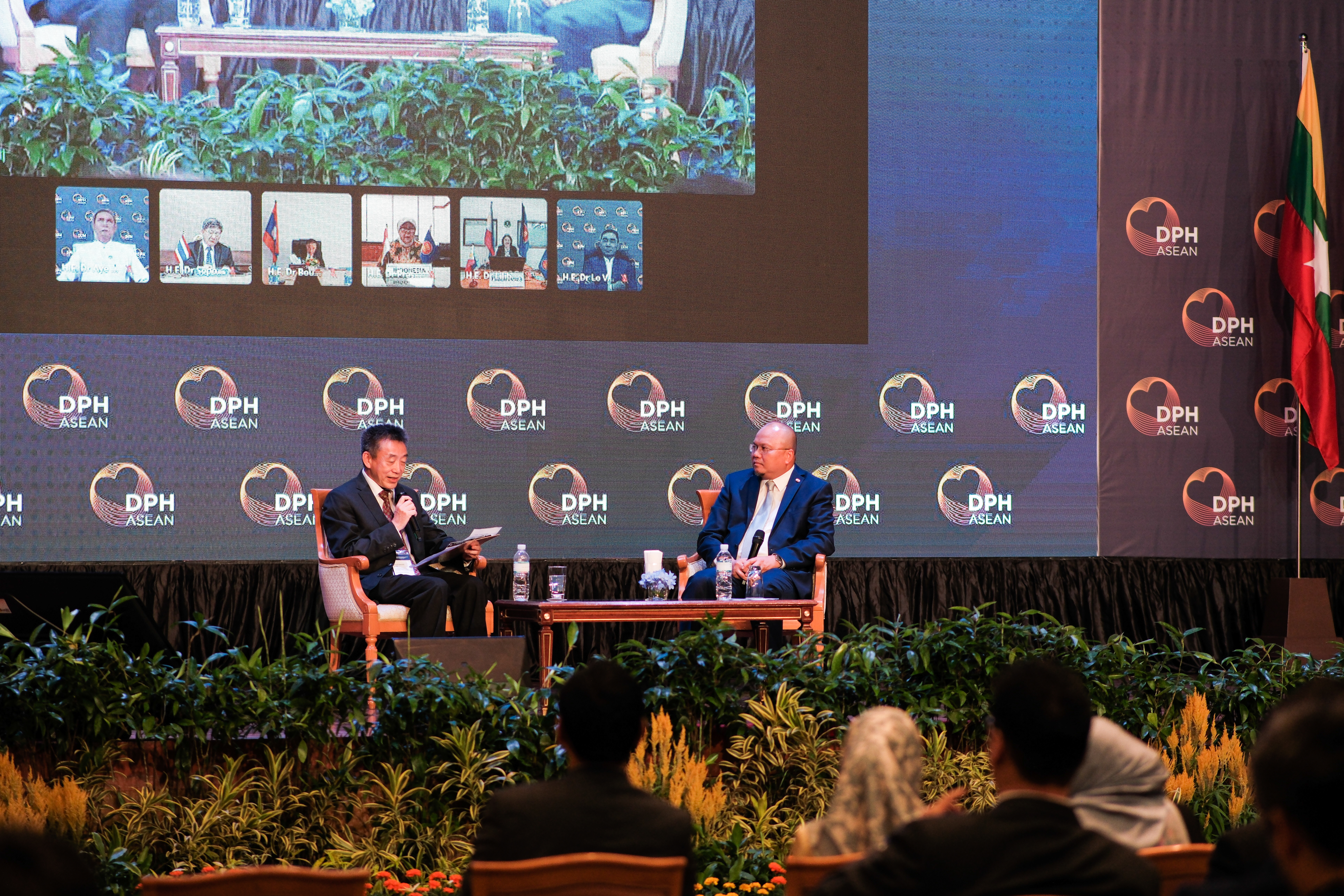 H.E. Dato Dr Hj Md Isham bin Jaafar (on stage, right), Minister of Health, Brunei, and six other ASEAN Health Ministers in the Health Ministerial Panel moderated by Professor David Koh (on stage, left) of the National University of Singapore Saw Swee Hock School of Public Health, at the 2nd ASEAN Digital Public Health Conference.