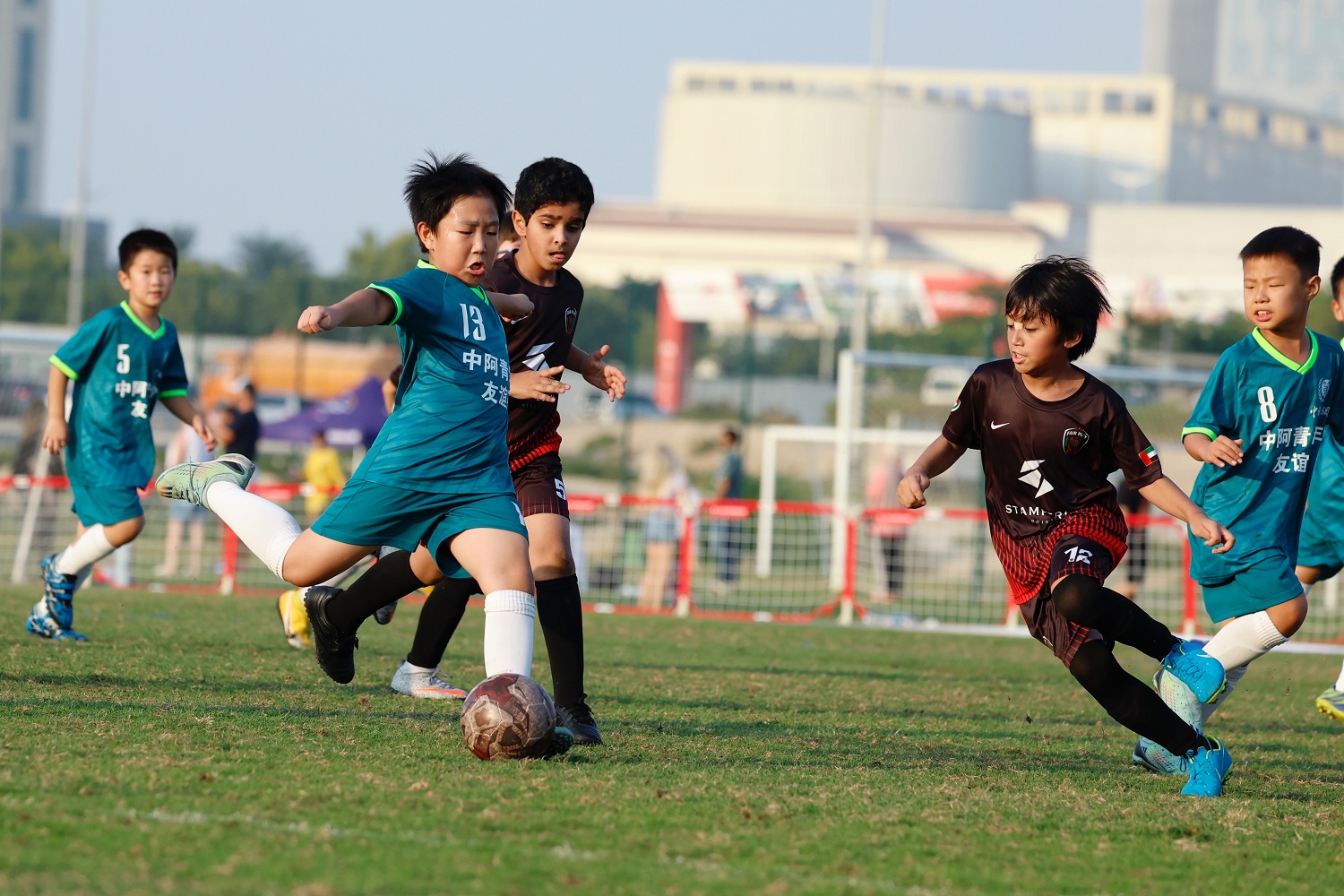 Players from both teams during the match. (Photo/China News Service)