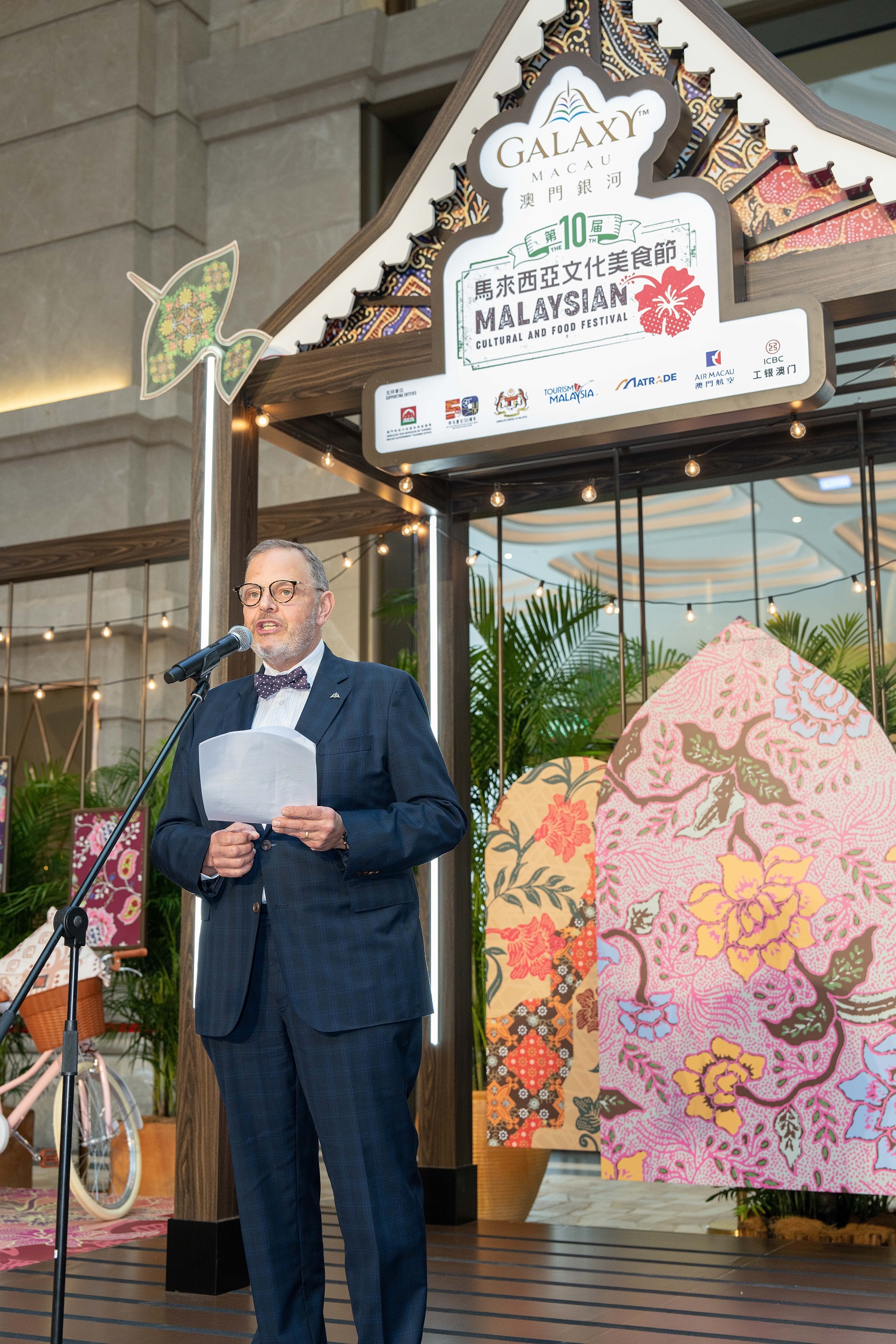 Mr. Roger Lienhard, Executive Vice President - Hospitality of Galaxy Macau, delivering a welcome speech at the opening ceremony of the 10th Malaysian Food Festival.