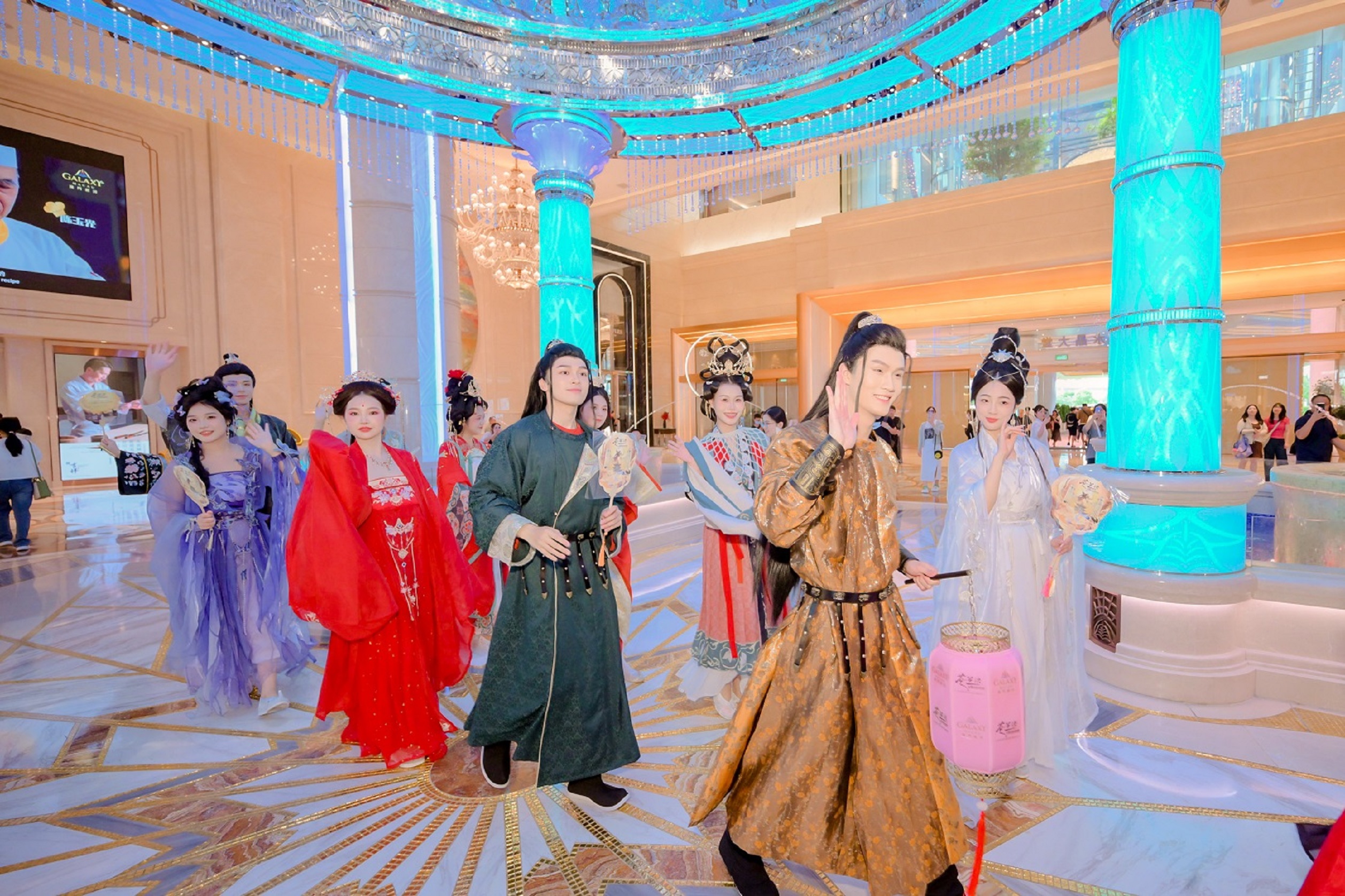 On the evening of Mid-Autumn Day (September 17th) at 8:45 PM, the highly anticipated Hanfu Parade will debut at Galaxy Macau.