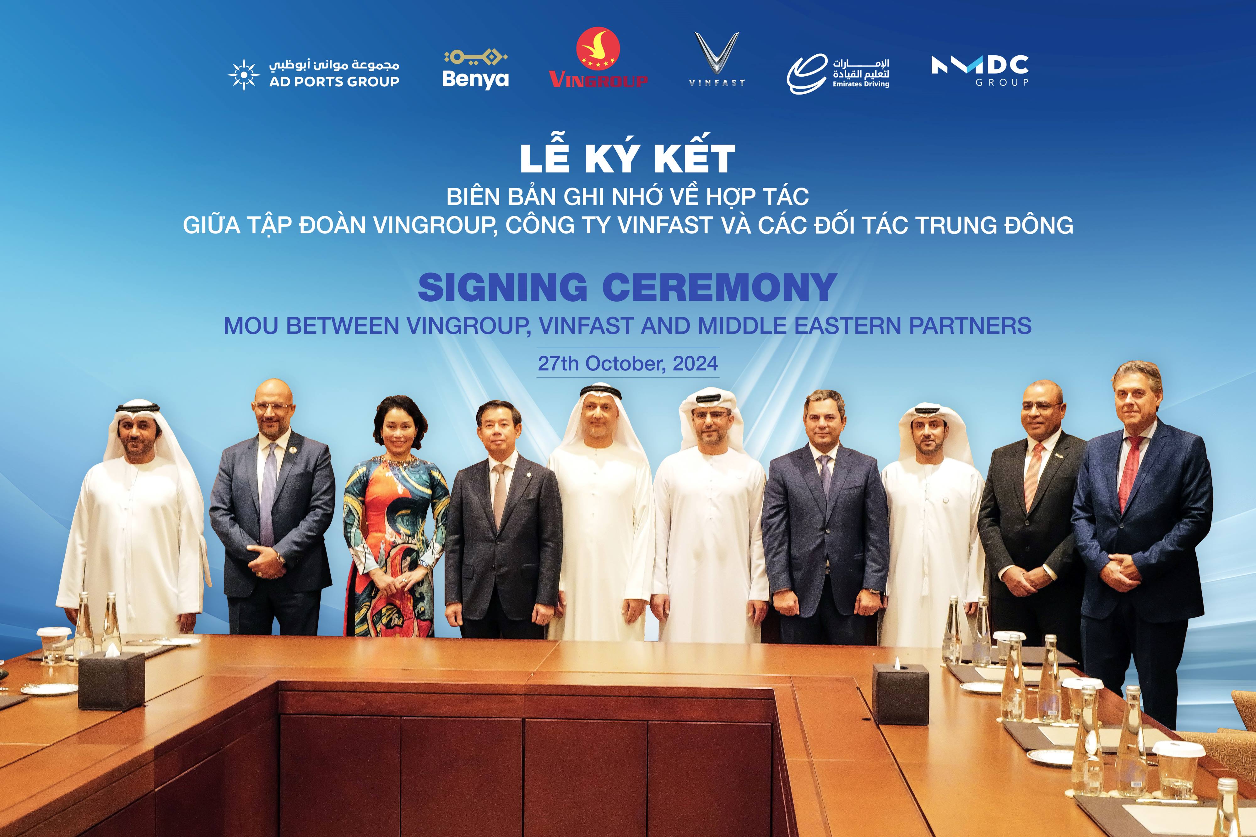 Vice Chairwoman of Vingroup, Ms. Le Thi Thu Thuy, and Mr. Nguyen Viet Quang (third and fourth from the left) with Middle Eastern partners at the MOU signing ceremony.