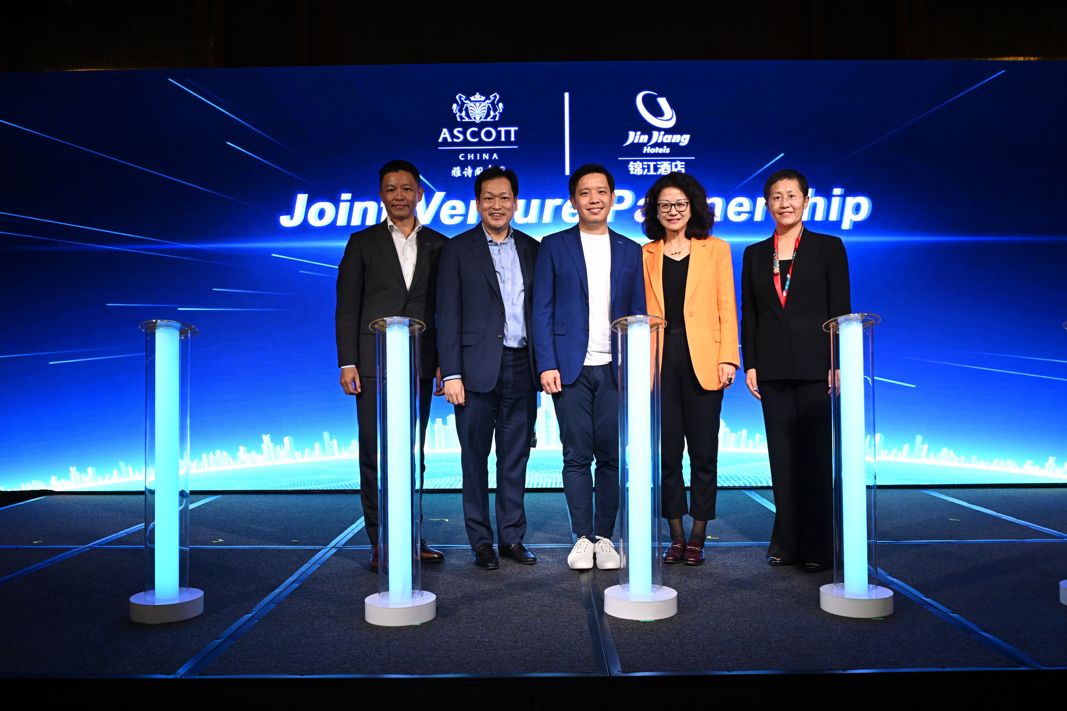 At the Ascott Unlimited Global Marquee Event held on 23 October 2024, representatives from Ascott and Jin Jiang Hotels marked their strategic partnership to accelerate the expansion of their apartment hotel brands Quest and TULIP LODJ in China, witnessed by Guest-of-Honour Mr Alvin Tan, Minister of State, Ministry of Trade and Industry and Ministry of Culture, Community and Youth (centre). From left to right: Mr Joseph Wong, Managing Director of China, Ascott; Mr Kevin Goh, CEO for Ascott and CLI Lodging; Ms Zhou Wei, Vice President of Jin Jiang International Group; and Ms Wang Wei, CEO of Jin Jiang Hotels (China Region).