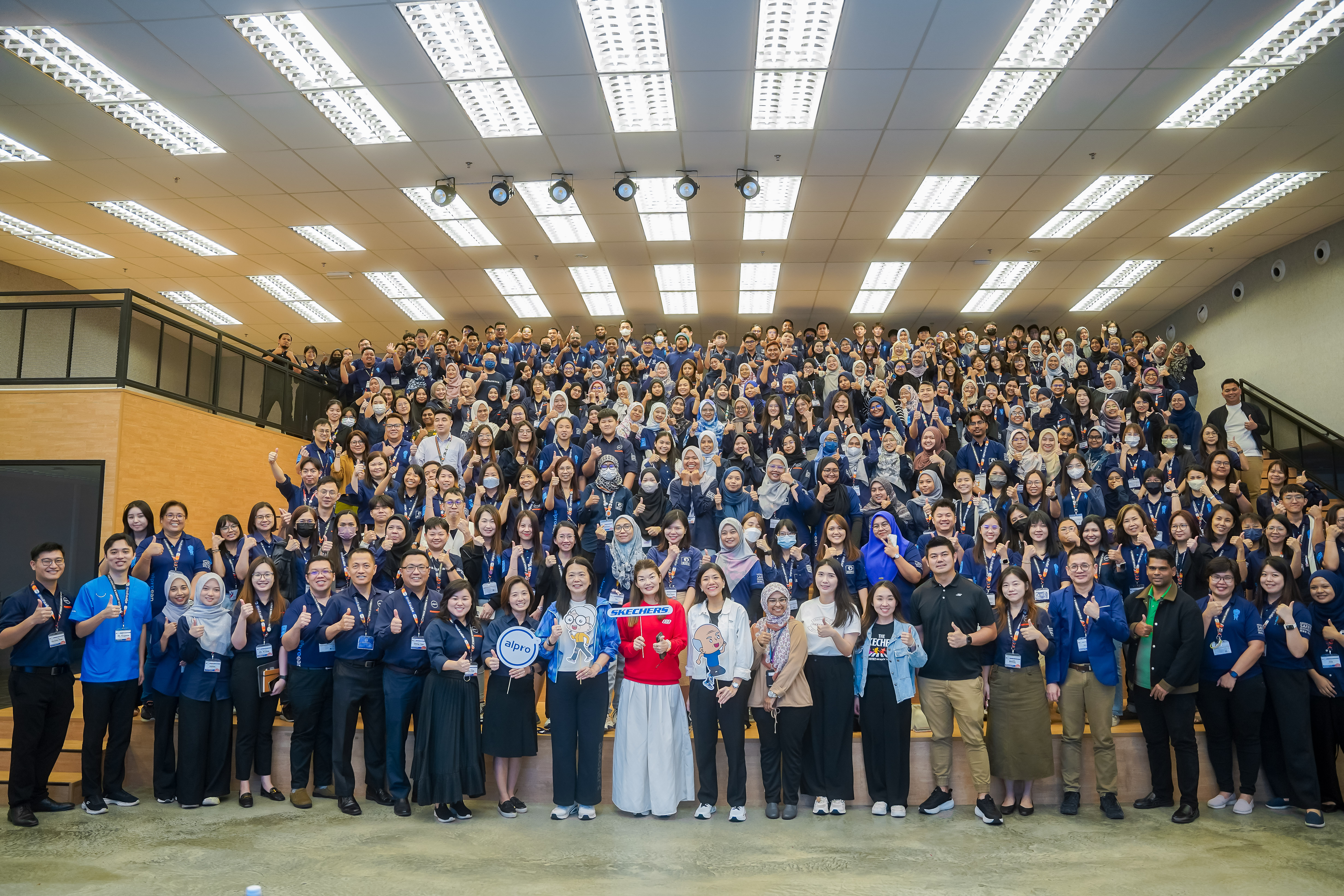 From Left 9: Ms. Joe Ann Chong (Branding Promotion & Trade Marketing Manager of Alpro Group), Left 10: Ms. Wong Siew Piin (Operation Director of Alpro Group), Left 11: Stephanie Chang (Senior General Manager of Skechers Malaysia), Left 12: Zann Lee (Managing Director of Skechers Southeast Asia), Left 17: Alex Ong (Sales Account Manager of Skechers Malaysia).