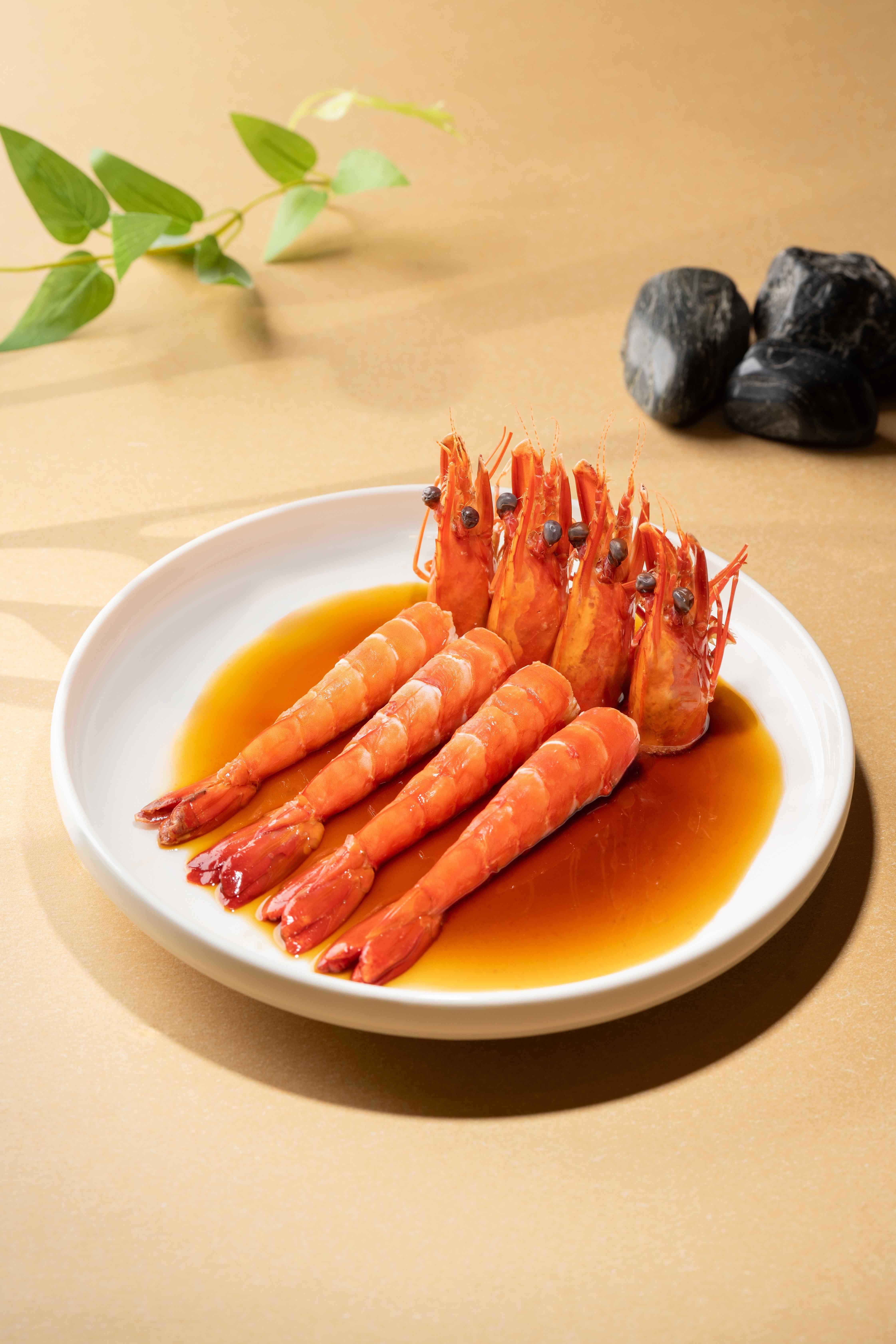 Chef Ng Man Kin at Putien of Galaxy Macau redefines the globally acclaimed Fujian cuisine with a luxe flair. Marinated Shrimp in Fujian Wine, marinated in aged wine for a smooth taste.