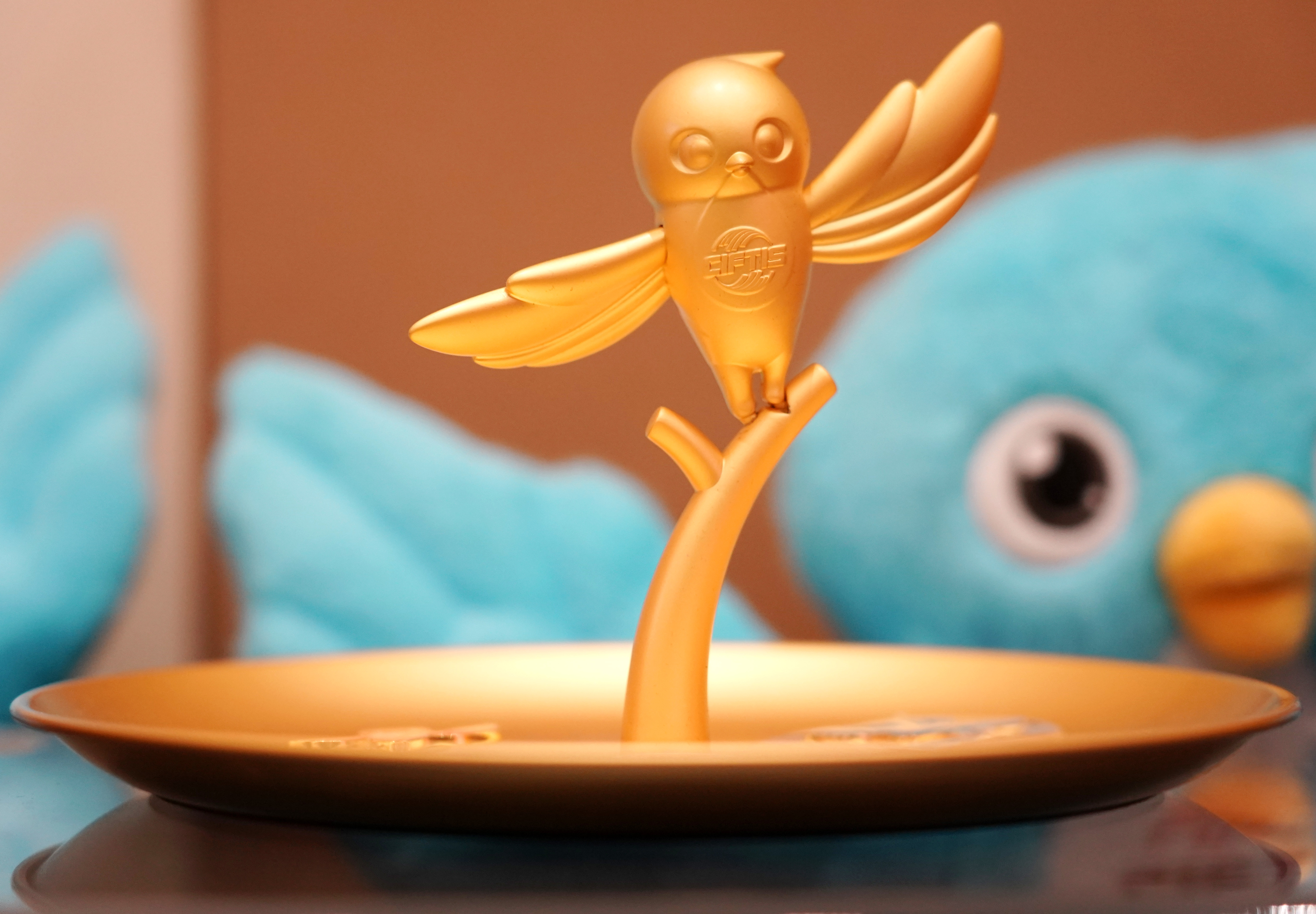 The CIFTIS mascot “Fu Yan,” photographed on August 11 by Zhang Chenlin, Xinhua News Agency, at the 2025 CIFTIS media briefing.