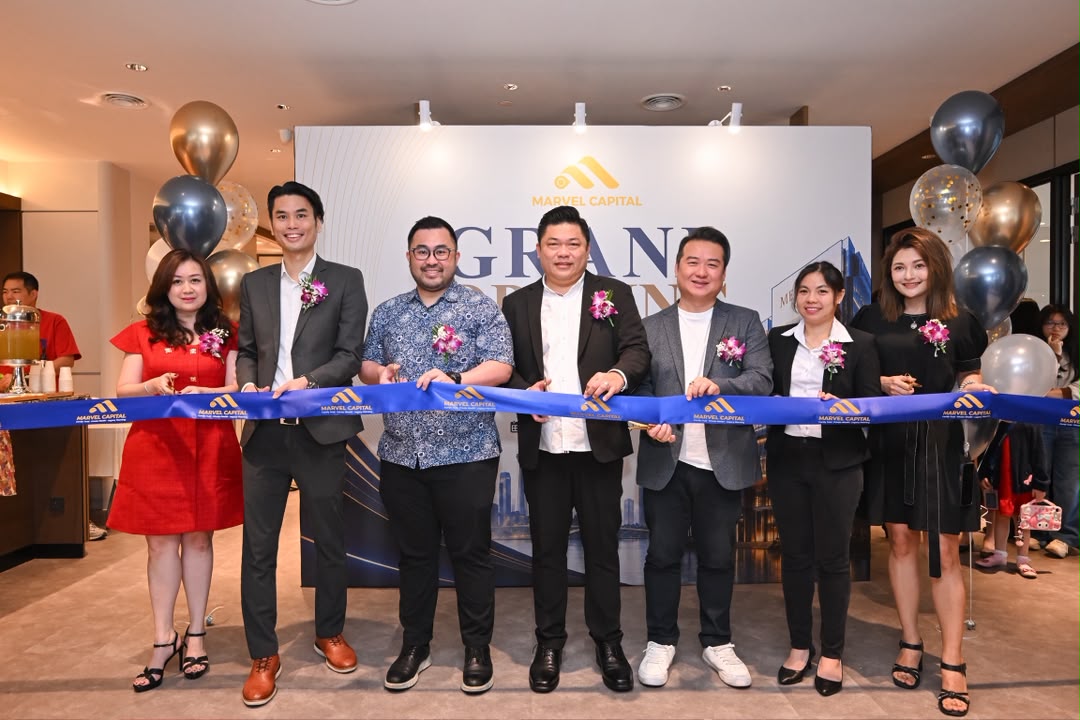(Centre) Mr. Jayden Wong, Managing Director of Marvel Capital Holdings Ltd., officiates the ribbon-cutting ceremony for the company
