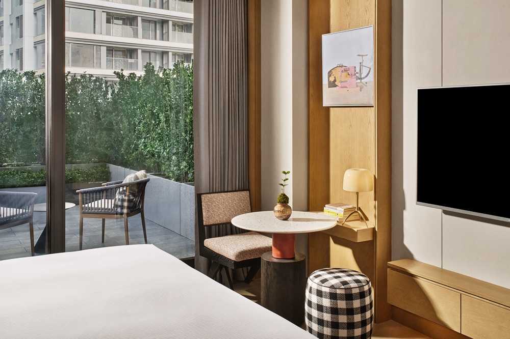 Xi Zhe Wuxi offers 105 rooms and suites with distinctive atmosphere