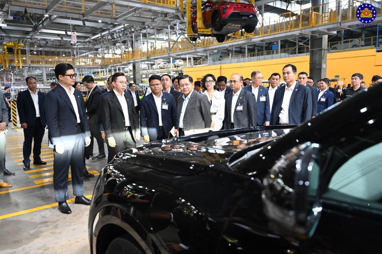 Myanmar President Min Aung Hlaing was impressed by the scale of the factory and VinFast