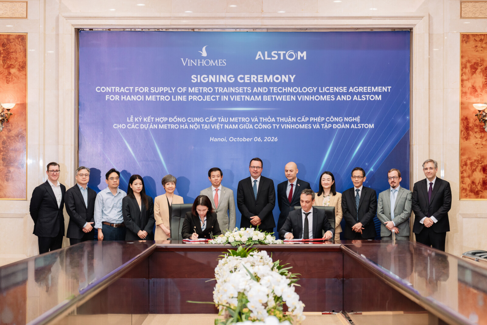 Ms. Nguyen Thu Hang, CEO of Vinhomes (left), and Mr. Yann Maixandeau, Alstom